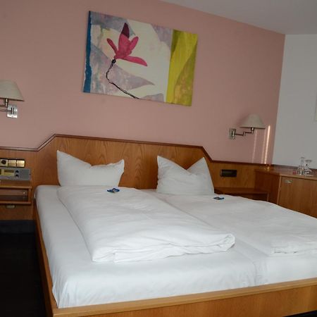 Hotel Mohren Ochsenhausen Exteriör bild