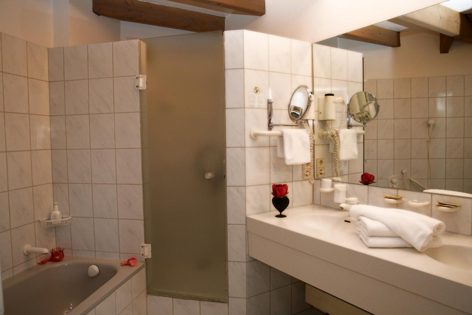 Hotel Mohren Ochsenhausen Exteriör bild