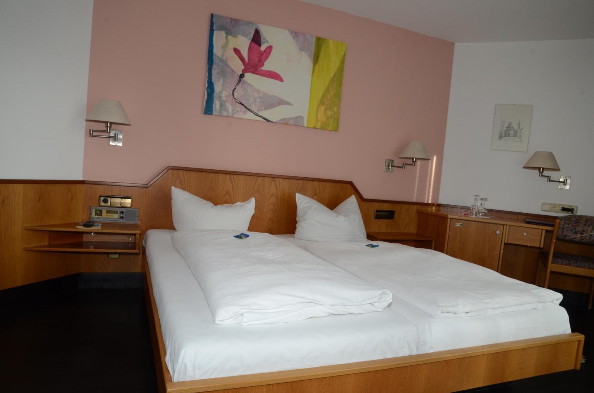 Hotel Mohren Ochsenhausen Exteriör bild