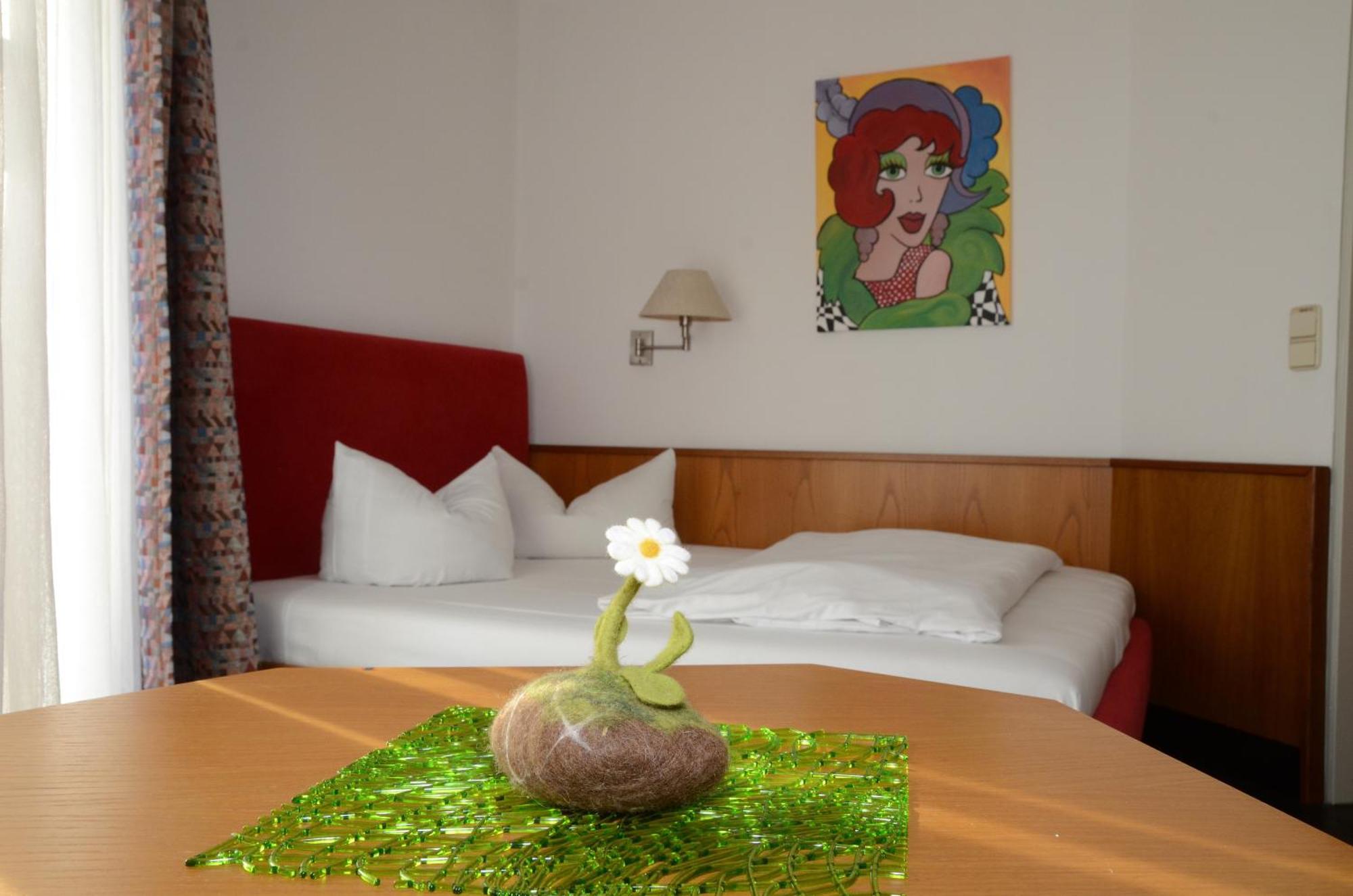 Hotel Mohren Ochsenhausen Exteriör bild
