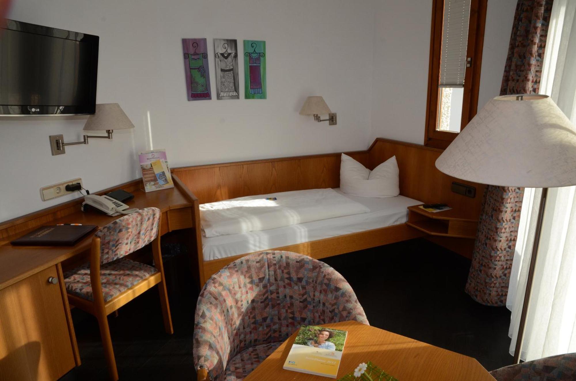 Hotel Mohren Ochsenhausen Exteriör bild