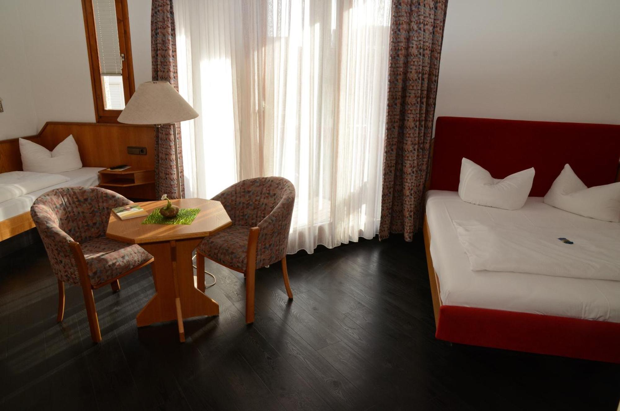 Hotel Mohren Ochsenhausen Exteriör bild